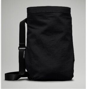 Lululemon Black Water Bottle Crossbody, 2.5L